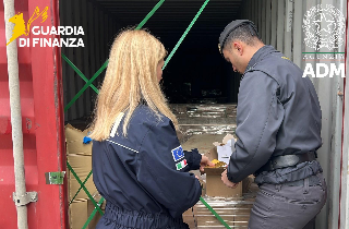 Ancona – Maxi sequestro di meccanismi per la rilegatura per 305 milioni